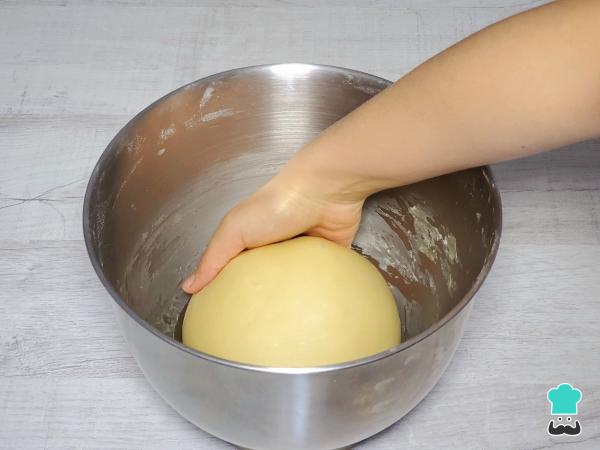 Receta de Pan de muerto relleno de Nutella y fresas - Paso 4