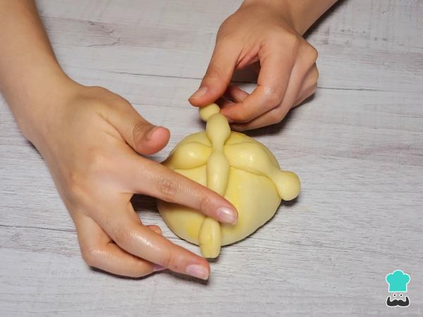 Receta de Pan de muerto relleno de Nutella y fresas - Paso 6