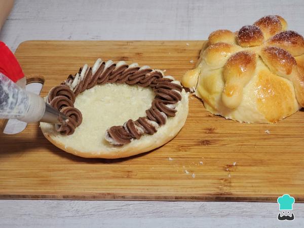 Receta de Pan de muerto relleno de Nutella y fresas - Paso 9