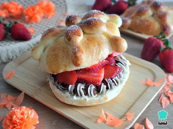 Receta de Pan de muerto relleno de Nutella y fresas - Paso 10