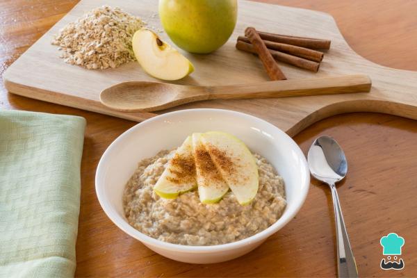 Desayunos navideños para celebrar la Navidad - Porridge navideño de avena y manzana