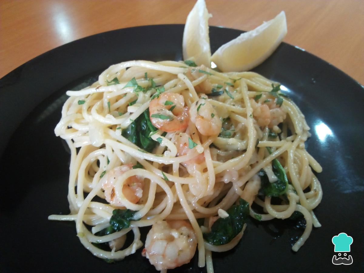 Receta de Pasta con gambas y espinacas