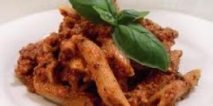 Pasta con pesto de tomate secado al sol
