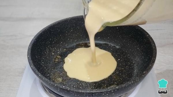 Receta de Filloas rellenas de crema: el postre gallego que conquista a todos con su interior suave y cremoso - Paso 4