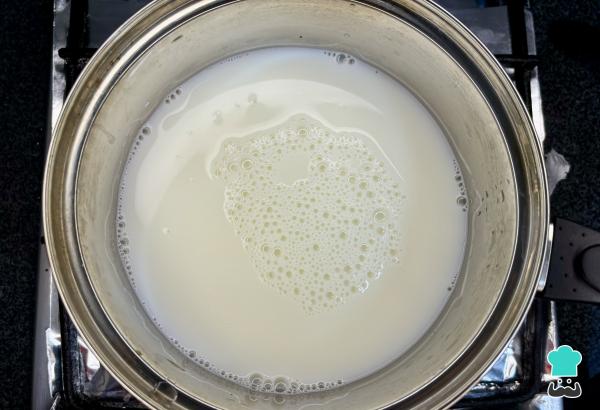 Receta de Panna cotta de dulce de leche - Paso 1