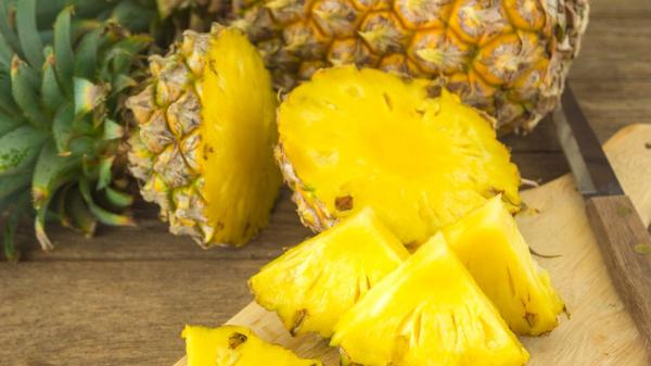 Rubén García, nutricionista, sobre elegir la mejor piña: “Si al tirar de una hoja sale fácil, está madura; si no, aún le faltan días” - No solo es refrescante: esto es lo que aporta la piña a tu organismo