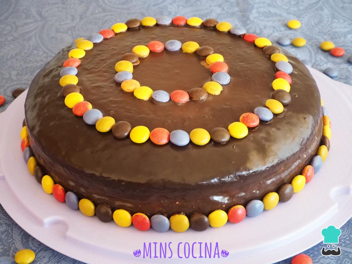 Receta de Tarta de chocolate con lacasitos paso a paso