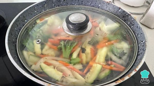 Receta de Garbanzos con pollo y verduras: saludable, fácil y reconfortante - Paso 5