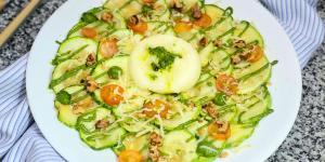 Receta de Carpaccio de calabacín con burrata y pesto: un entrante fresco, fácil y perfecto para el calor