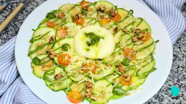 Receta de Carpaccio de calabacín con burrata y pesto: un entrante fresco, fácil y perfecto para el calor