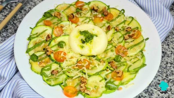 Receta de Carpaccio de calabacín con burrata y pesto: un entrante fresco, fácil y perfecto para el calor - Paso 7