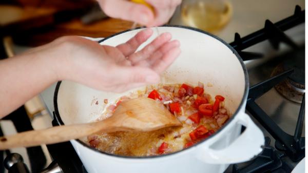Los cocineros catalanes coinciden sobre el mejor sofrito: “No se hace a ojo, sino controlando las cantidades exactas de cada ingrediente y el tiempo” - Carme Ruscalleda desvela cuánto tiempo necesita la cebolla para convertirse en un buen sofrito