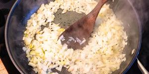 Los cocineros catalanes coinciden: “Un sofrito no se hace a ojo, sino con 100 g de cebolla y 80 g de tomate”