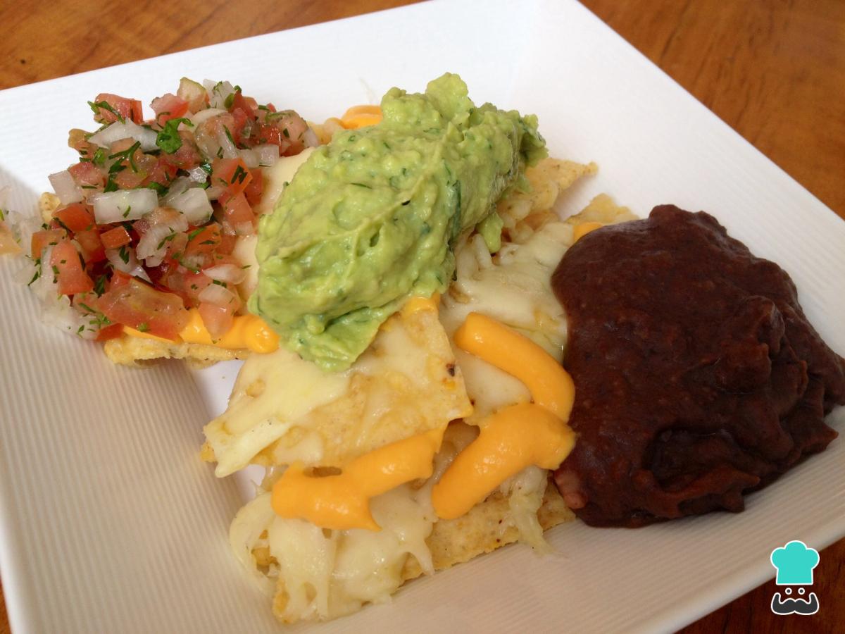 Receta de Nachos mexicanos con guacamole