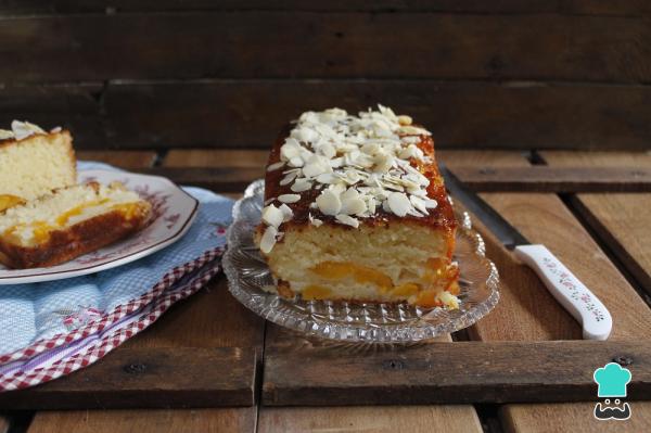 Receta de Bizcocho de melocotón en almíbar