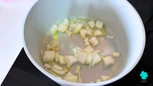Receta de Crema de espárragos blancos: un plato sencillo, saludable y perfecto para una cena ligera - Paso 2