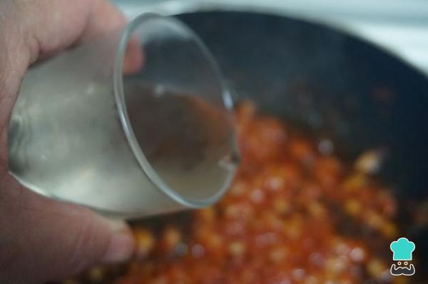 Receta de Garbanzos con langostinos de la abuela - Paso 5
