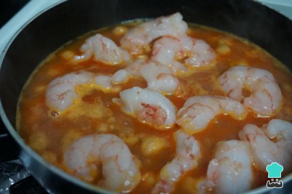 Receta de Garbanzos con langostinos de la abuela - Paso 7