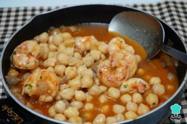 Receta de Garbanzos con langostinos de la abuela - Paso 8