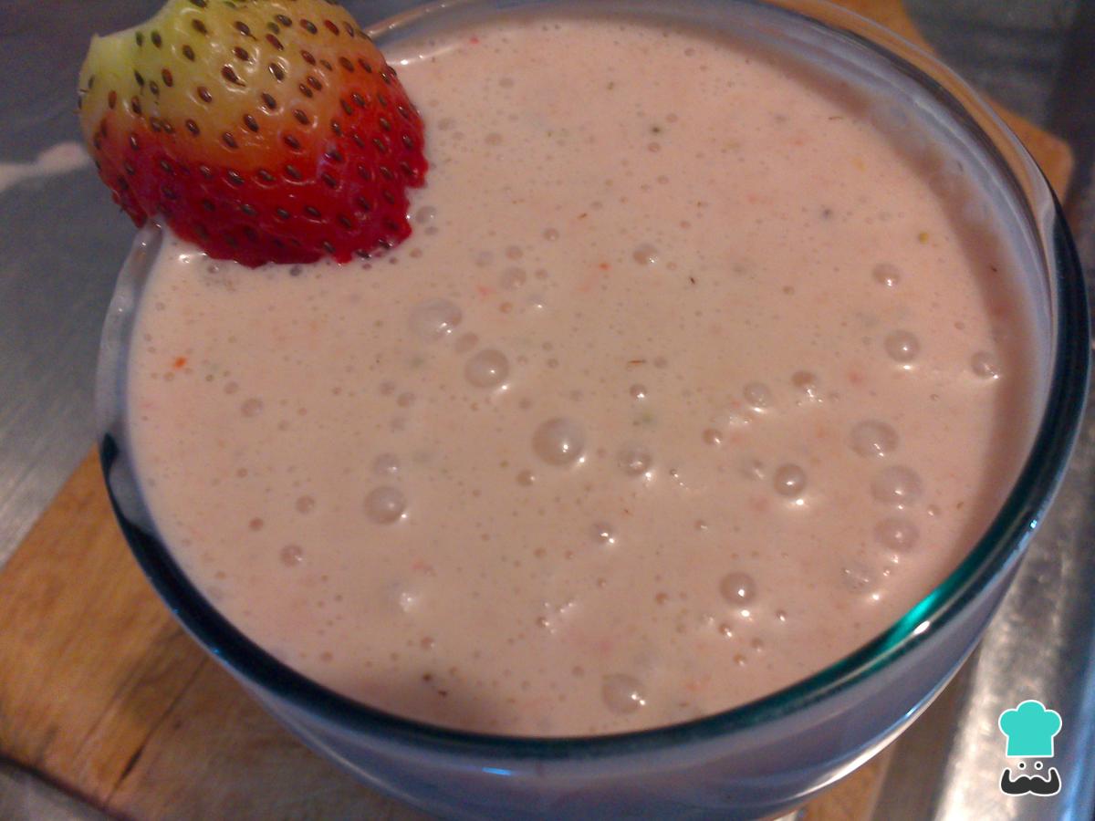 Batido de fresa y albahaca