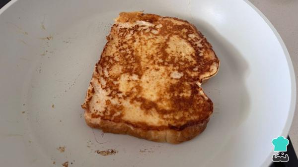 Receta de Torrijas a la plancha: la alternativa más fácil y ligera para Semana Santa - Paso 7
