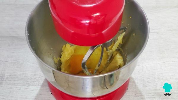 Receta de El bizcocho de naranja de la abuela que siempre queda tierno y esponjoso - Paso 3