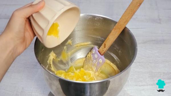Receta de El bizcocho de naranja de la abuela que siempre queda tierno y esponjoso - Paso 7