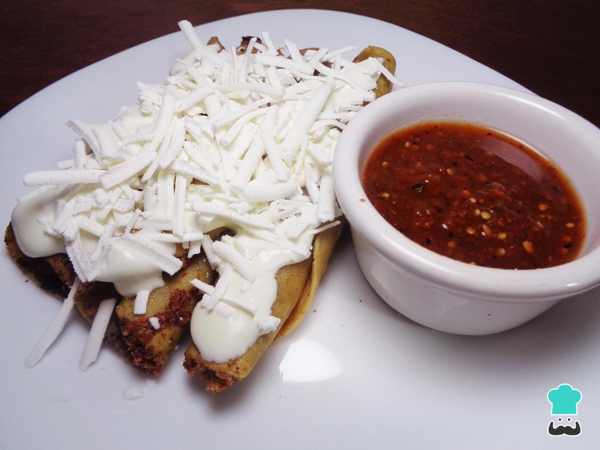 Receta de Tacos dorados de frijoles con queso