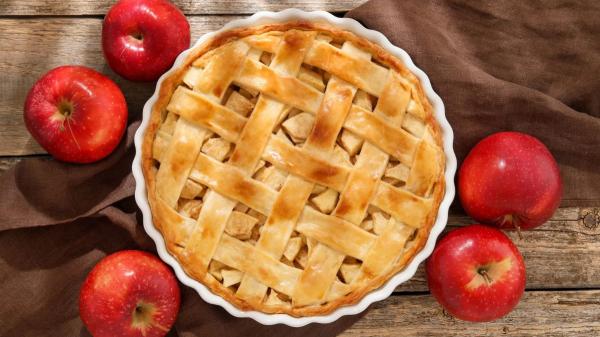 Menú diario de otoño: recetas fáciles de lentejas estofadas, pollo al horno con boniato y tarta de manzana - Postre: tarta de manzana casera para terminar con un toque dulce