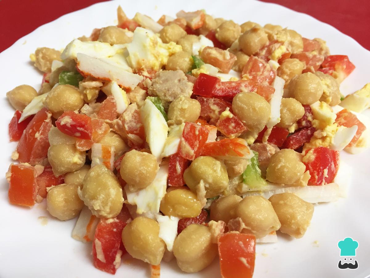 Receta de Ensalada de garbanzos con tomate y huevo