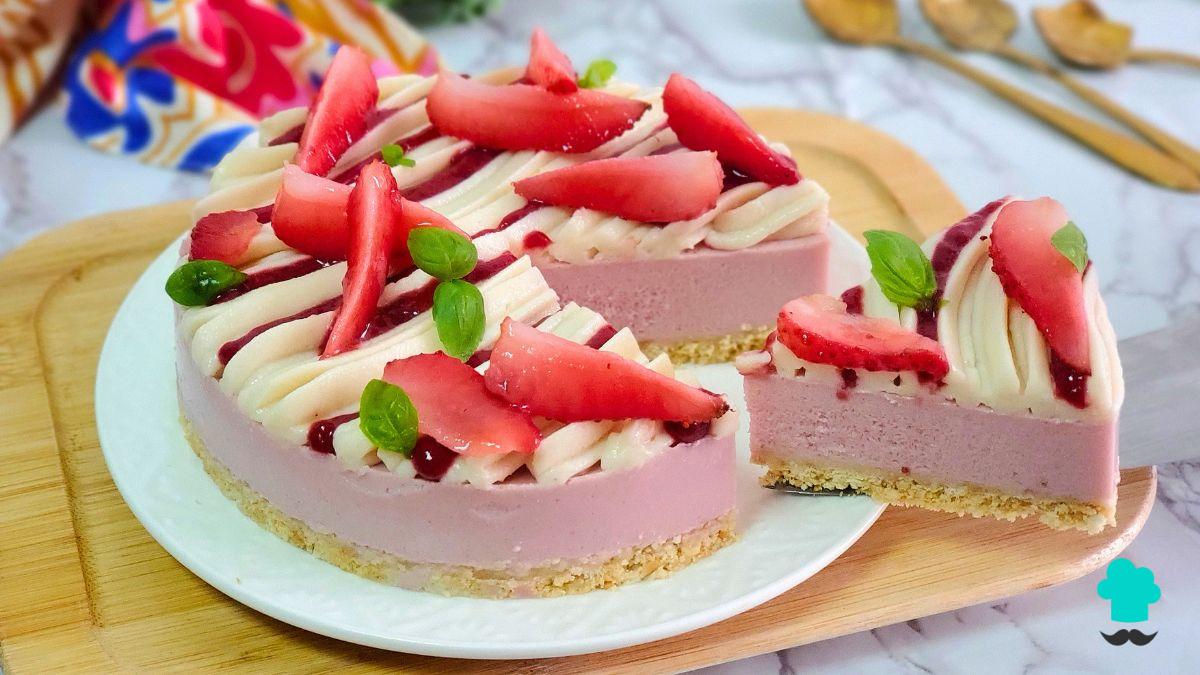 Receta de Tarta de queso y fresas sin horno: un postre fácil, delicioso y refrescante