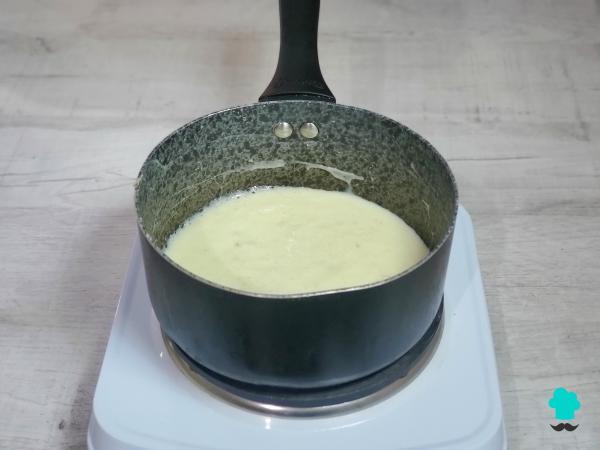 Receta de Panna cotta de limón con frutos rojos: un postre frío, cremoso y muy fácil de hacer - Paso 3