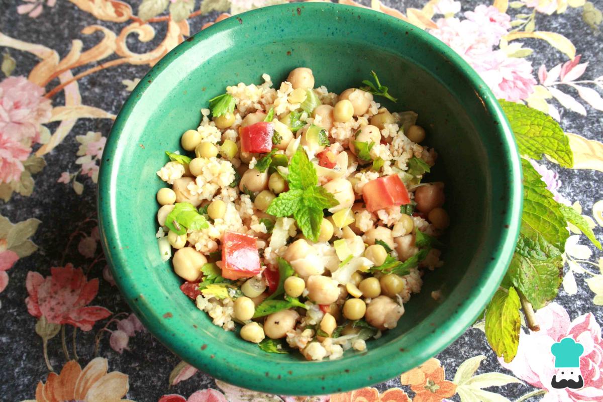 Receta de Ensalada de garbanzos con tomate y cebolla