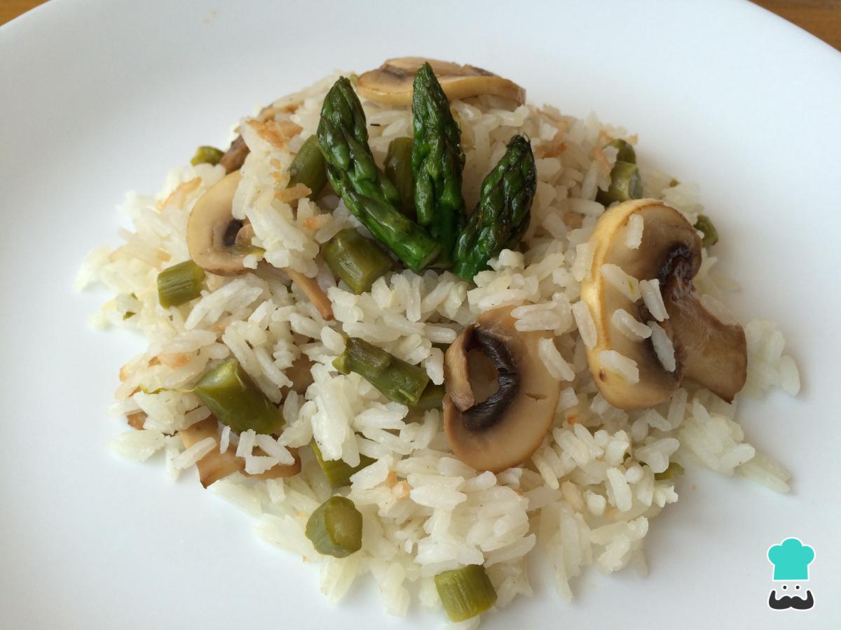 Receta de Arroz con espárragos y champiñones