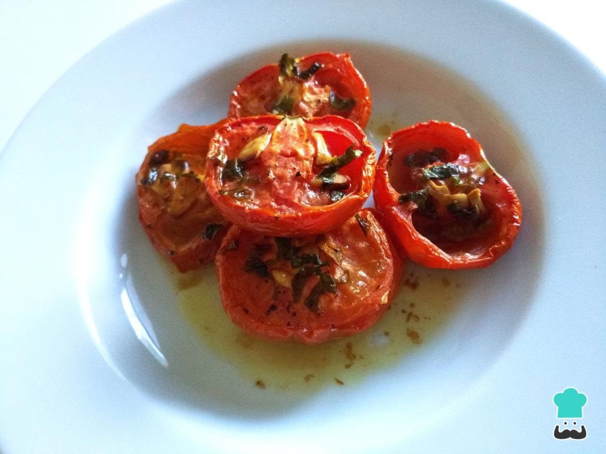 Receta de Tomates asados con ajo y albahaca