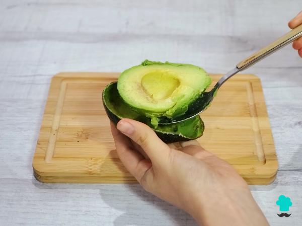Receta de Salmorejo con aguacate y huevo duro: más cremoso, saciante y perfecto para el verano - Paso 2