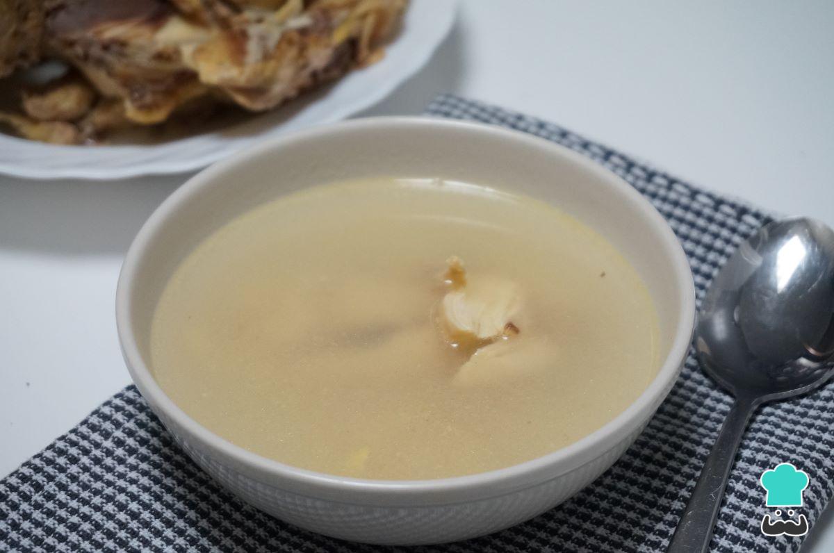 Receta de Caldo de pollo sin verduras