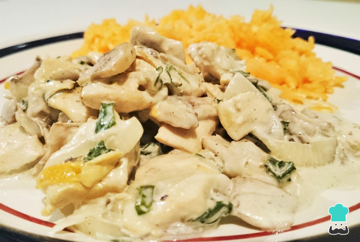 Receta de Pollo con champiñones y chile manzano a la crema