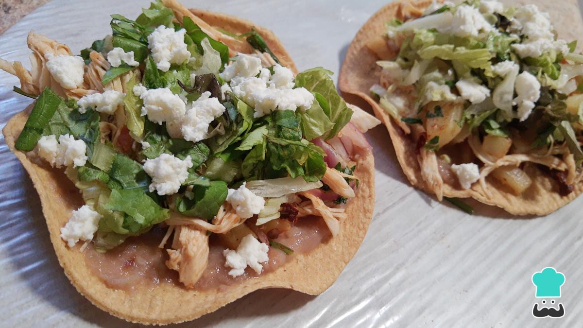 Receta de Tostadas de pollo con lechuga
