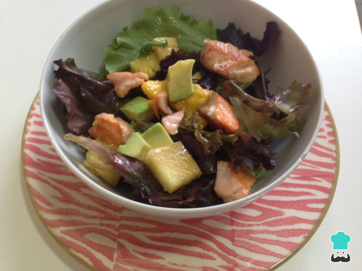 Receta de Ensalada de salmón fresco con frutas