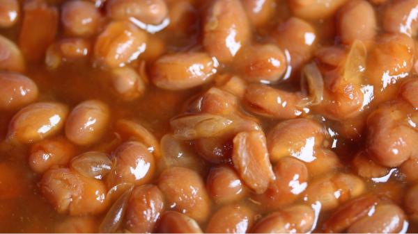 Carlos Gómez, cocinero: “Las alubias rojas de bote están más ricas con repollo, lombarda y 185 g de champiñones” - Cómo hacer las alubias de Carlos Gómez en menos de 12 minutos
