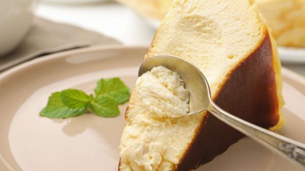 Los chefs españoles coinciden: “Para una tarta de queso cremosa no uses harina y deja reposar el tiempo suficiente” - El truco que nunca falla: dejar reposar