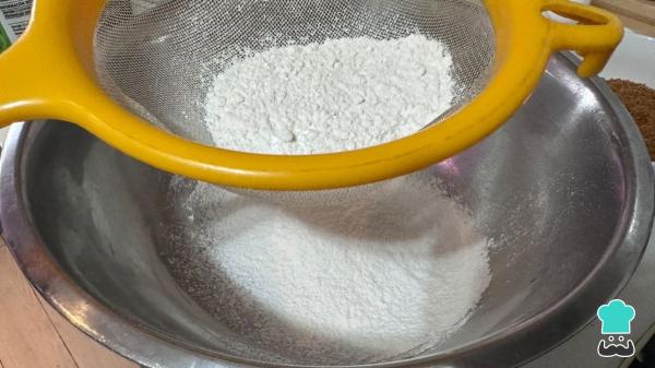 Receta de Bizcocho de galletas Lotus: esponjoso y con un sabor irresistible que siempre triunfa - Paso 1