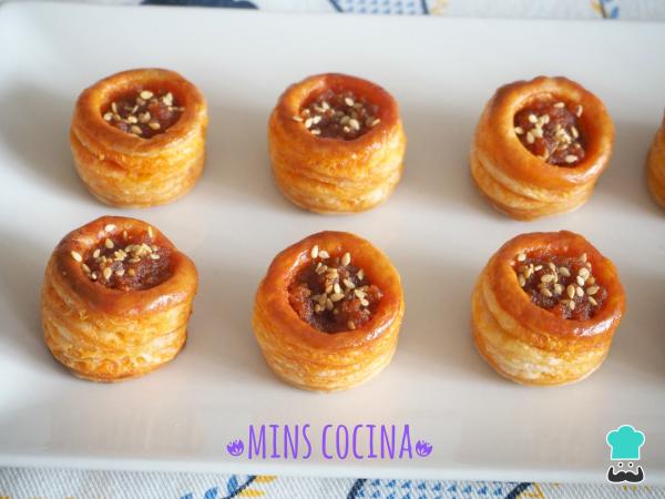 Receta de Hojaldritos rellenos salados - Con sobrasada y miel