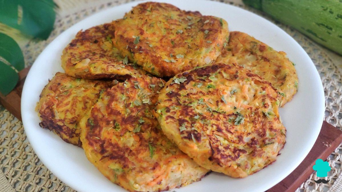 Receta de Tortitas de calabacín y zanahoria: una idea de cena fácil, sana y buenísima