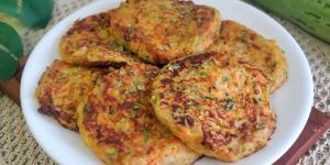 Receta de Tortitas de calabacín y zanahoria: una idea de cena fácil, sana y buenísima