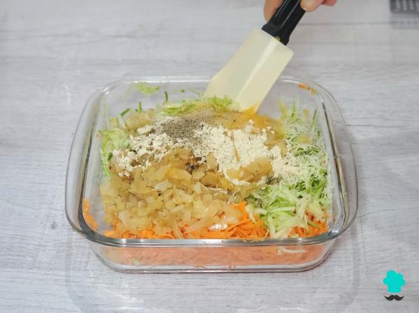 Receta de Tortitas de calabacín y zanahoria: una idea de cena fácil, sana y buenísima - Paso 5