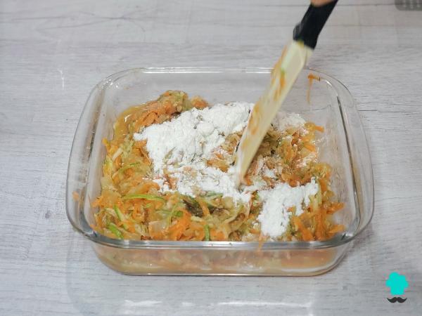 Receta de Tortitas de calabacín y zanahoria: una idea de cena fácil, sana y buenísima - Paso 6