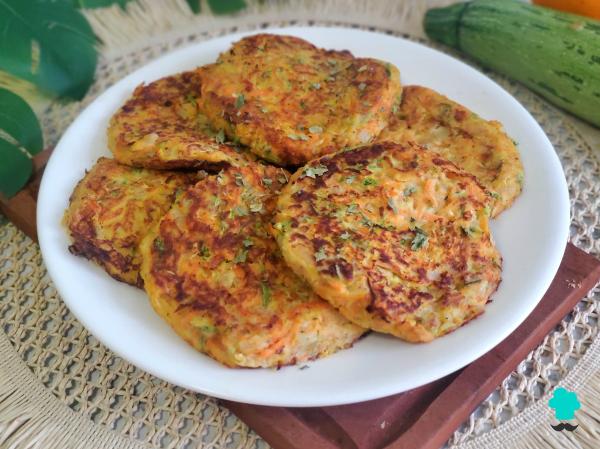 Receta de Tortitas de calabacín y zanahoria: una idea de cena fácil, sana y buenísima - Paso 8
