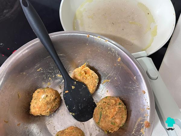 Receta de Hamburguesas de lentejas y zanahoria: una cena rica, económica y muy fácil con pocos ingredientes - Paso 6